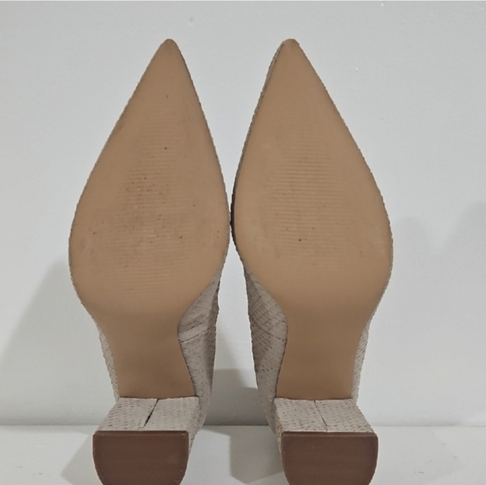 EUC Steve Madden Women's Beige Textured Heels pointed-toe heeled shoe - Picture 7 of 8